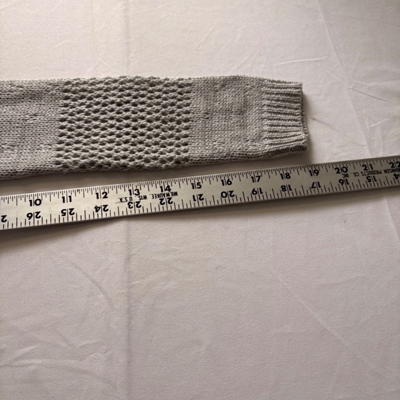 SO Heritage Women's Gray Loose Knit Light Weight Sweater,"Sampler" Stitch Small - Picture 6 of 8